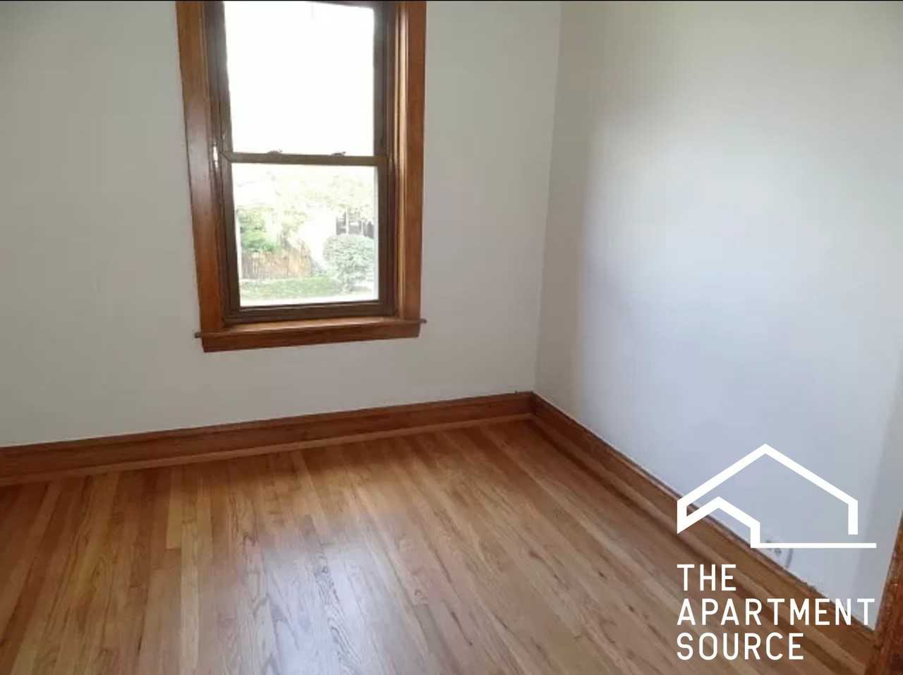 5219 W Cuyler Ave #2W - Photo 4 of 10