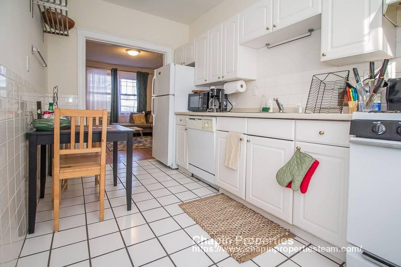 179 Kent St #3 - Photo 4 of 8