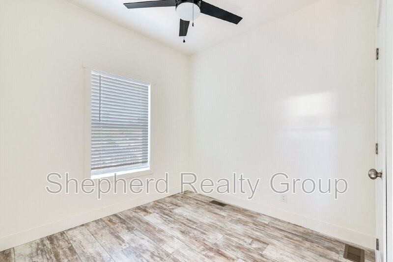 15914 Dauchy Ave - Photo 4 of 21