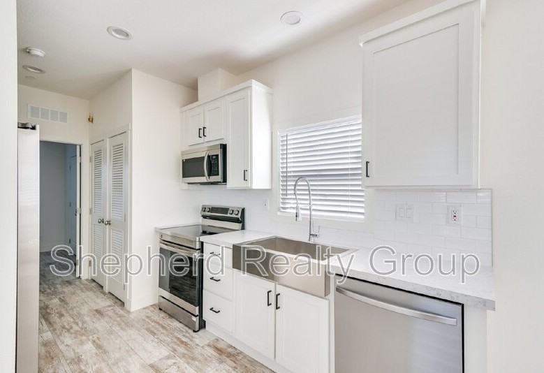 15914 Dauchy Ave - Photo 6 of 21