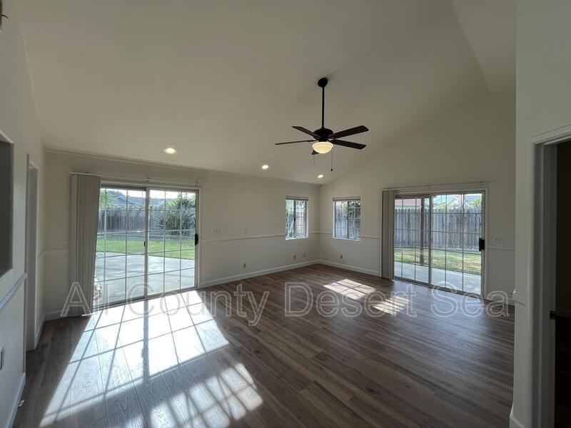 11751 Emerald St - Photo 7 of 26