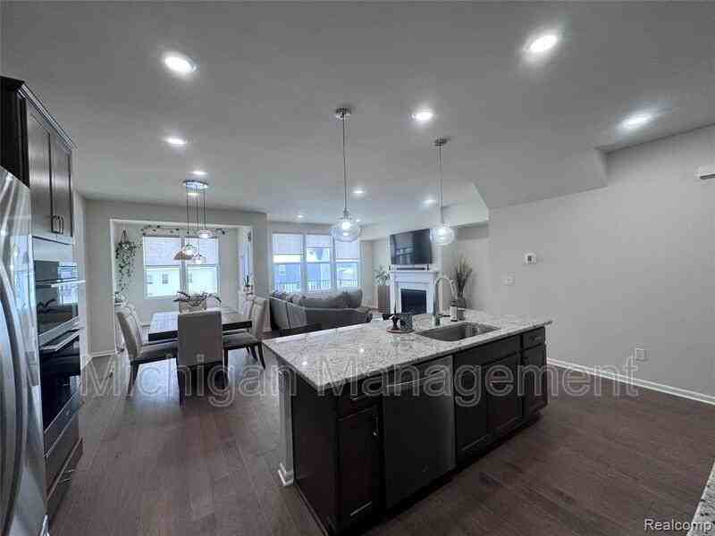 1434 Superior Dr - Photo 7 of 29