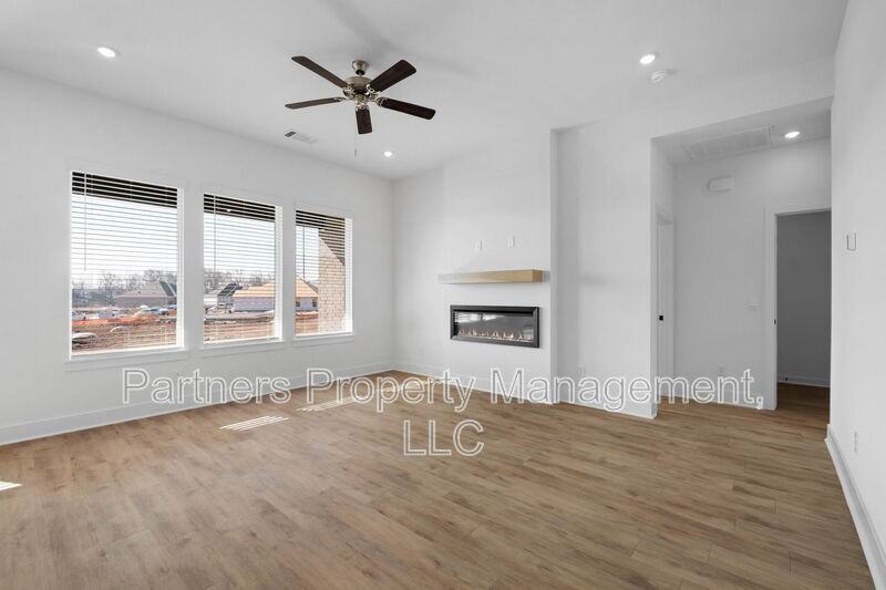 411 W Taverner Xing - Photo 2 of 22