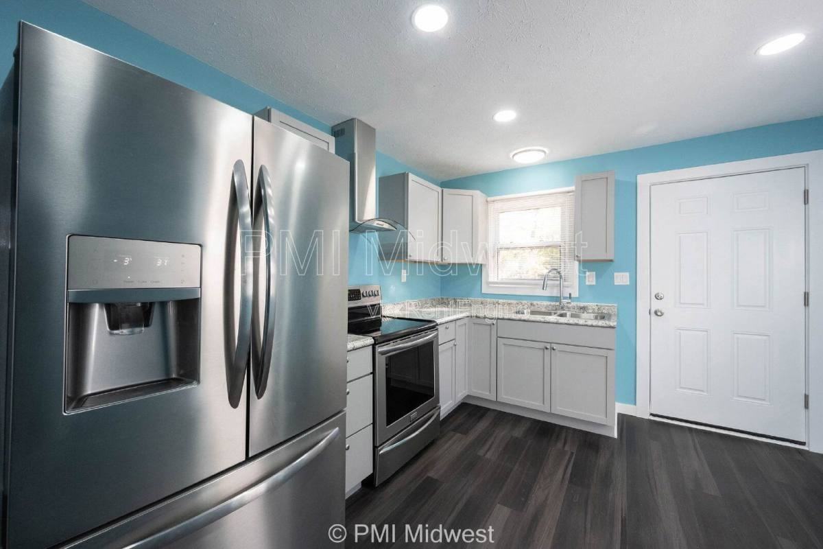 2945 N Denny St - Photo 3 of 10