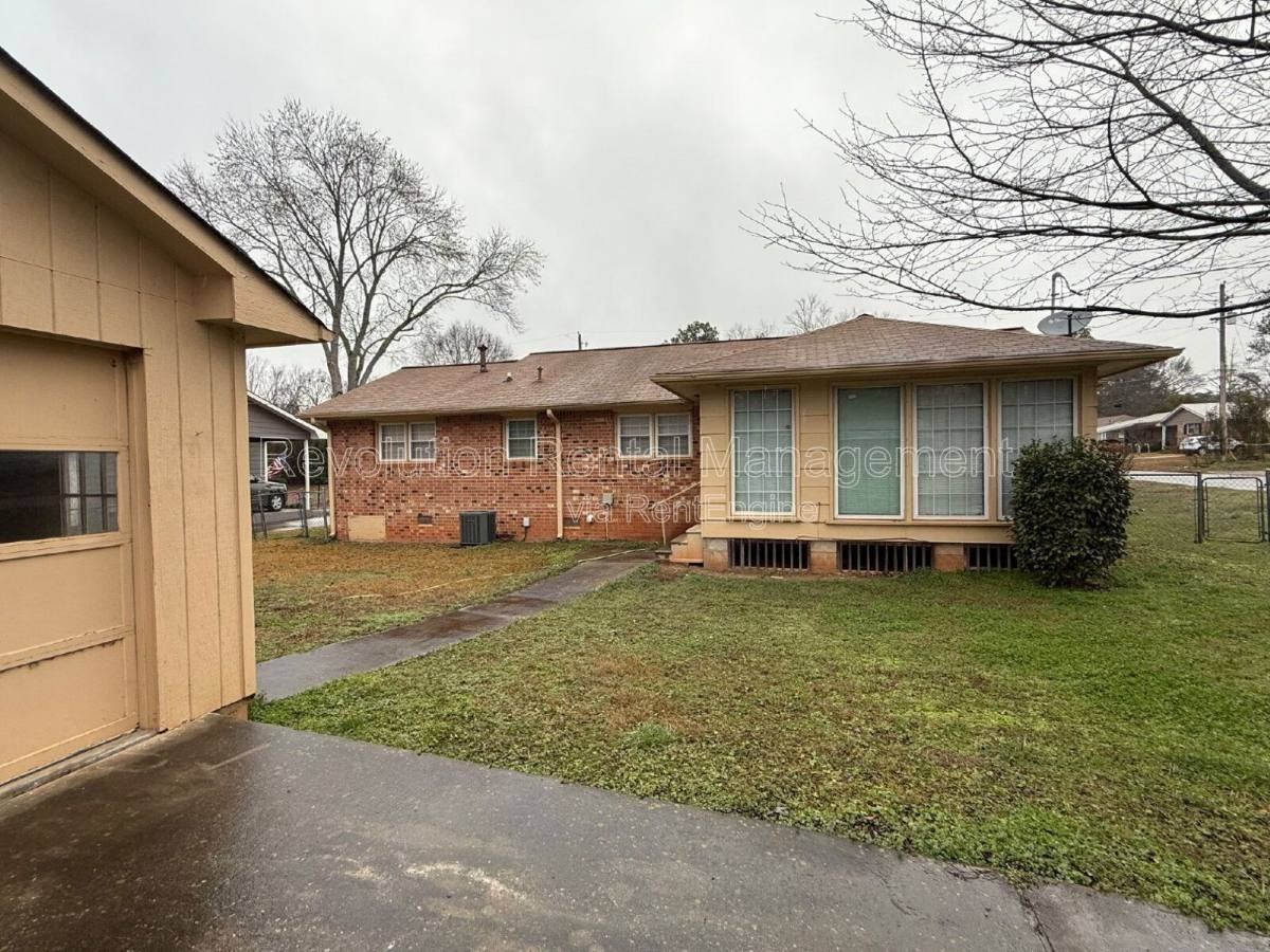 500 Terry Dr - Photo 2 of 10