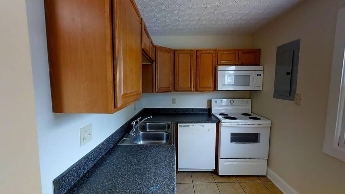 1375 Indianola Ave - Photo 2 of 10
