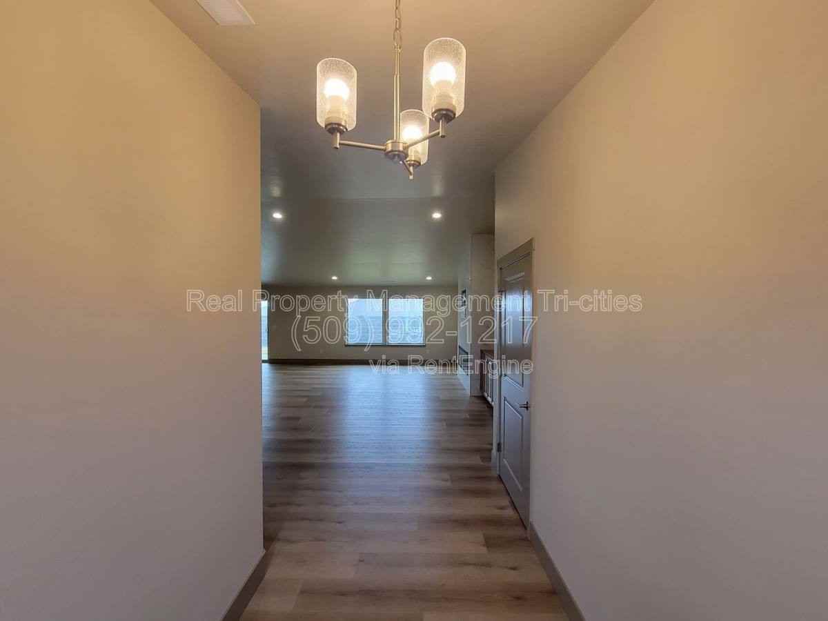 10509 Silverbright Dr - Photo 2 of 10