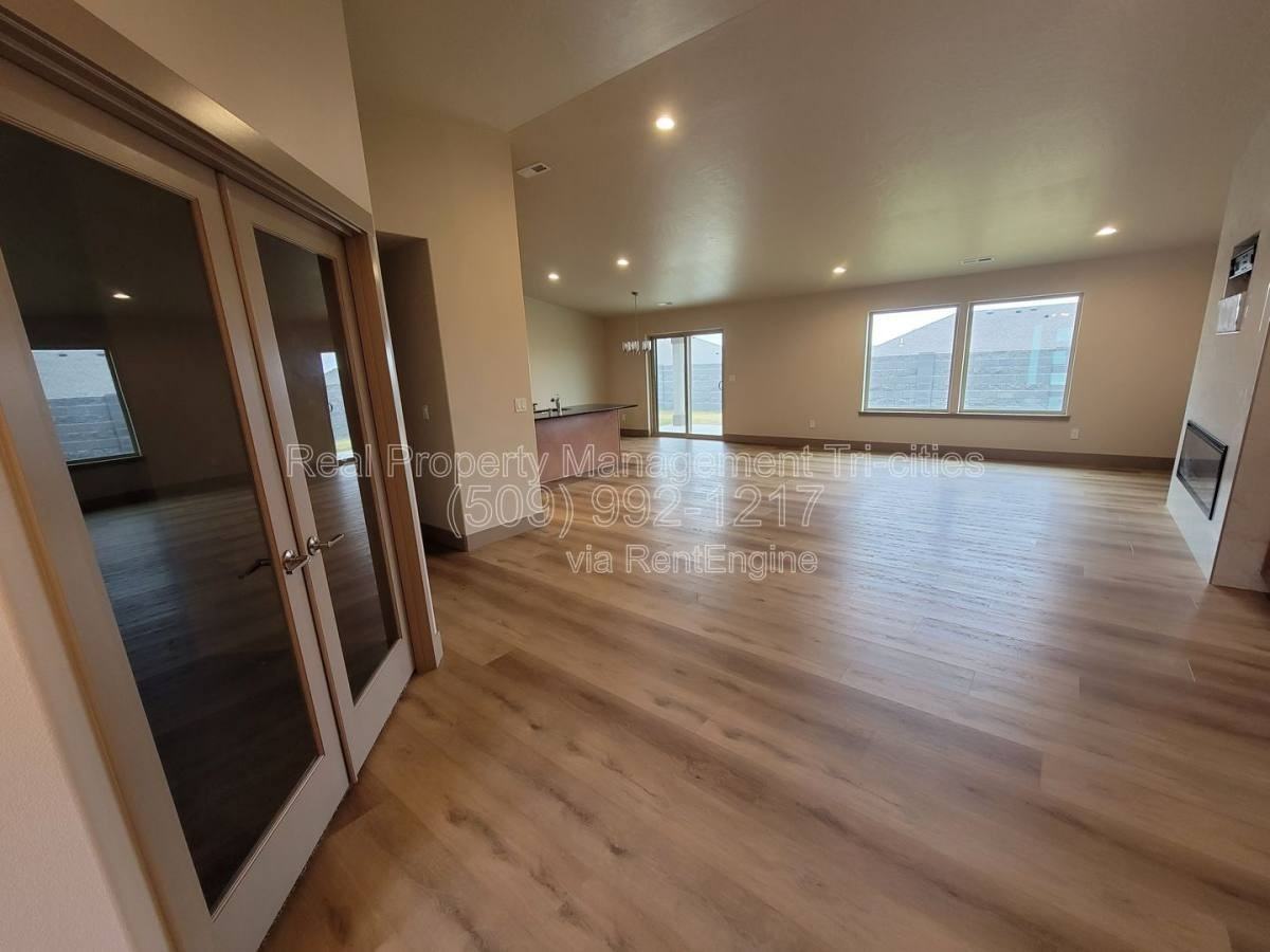 10509 Silverbright Dr - Photo 3 of 10