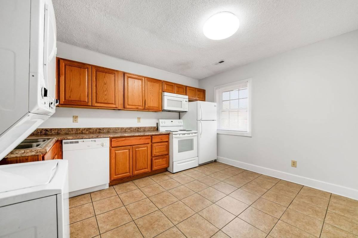 1378 1 2 Indianola Ave #C - Photo 4 of 9