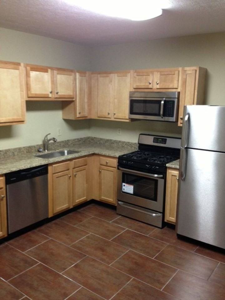 1663 N Pearl St - Photo 3 of 9