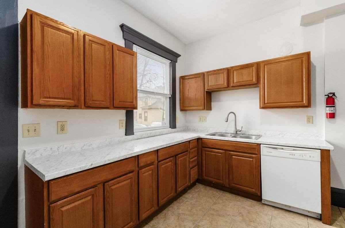 182 W 8th Ave - Photo 2 of 9