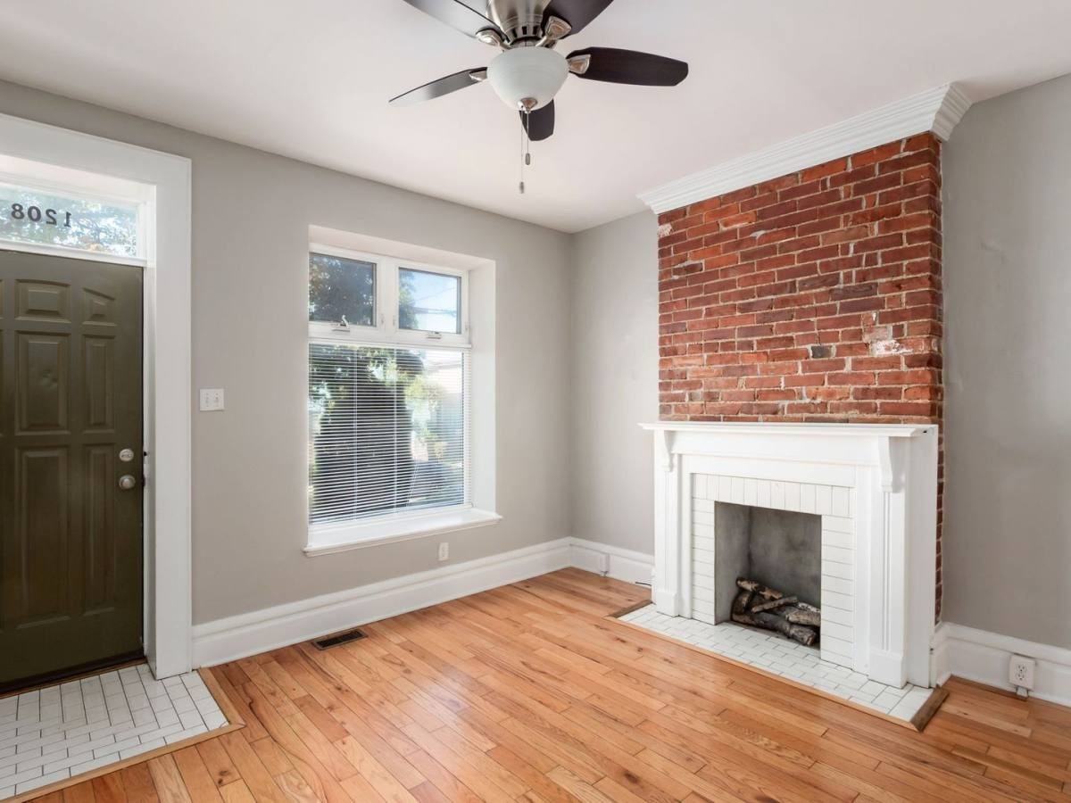 1208 Indianola Ave - Photo 2 of 9