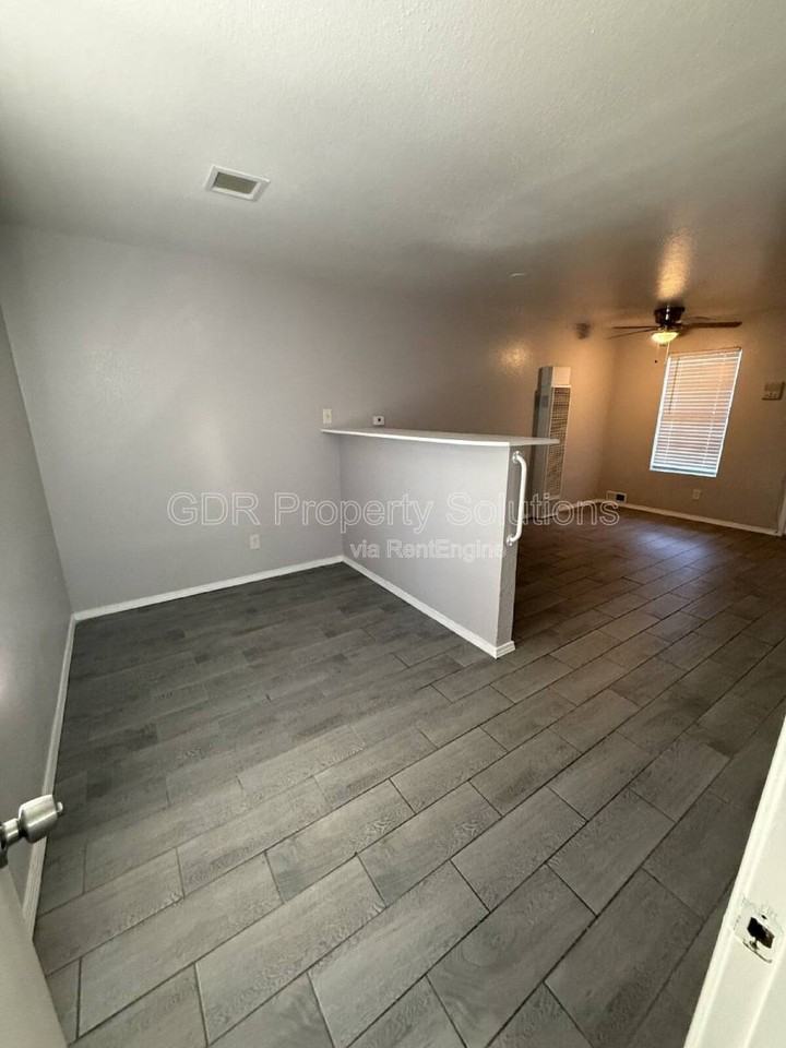 401 14th St Nw #15 - Photo 4 of 9