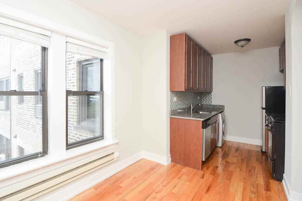 550 W Arlington Pl #802 - Photo 5 of 21