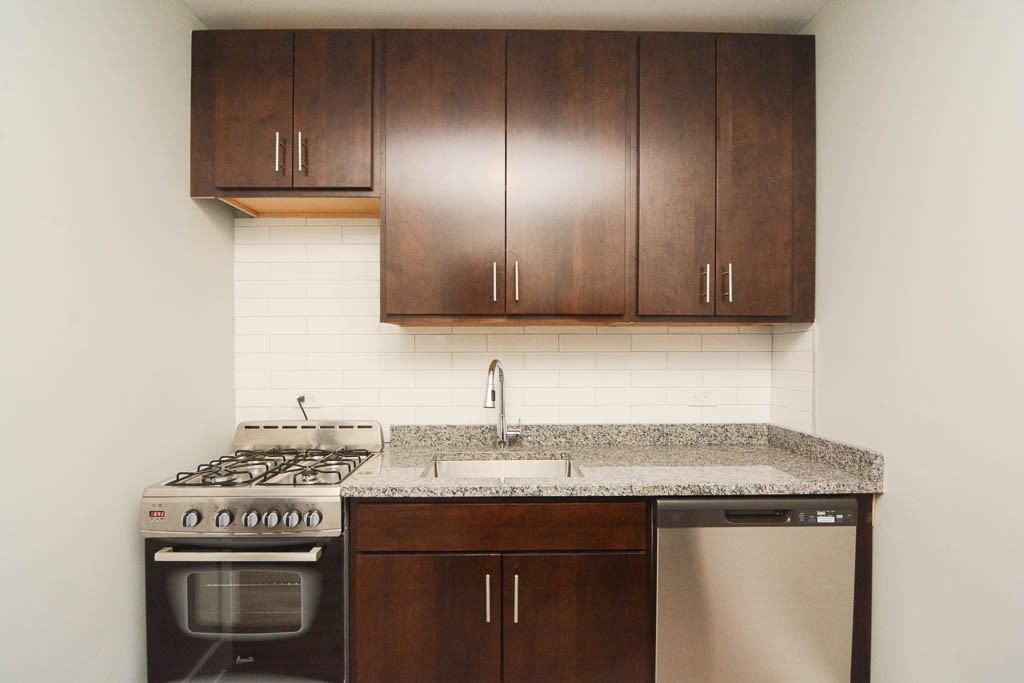 1347 N Dearborn St #303 - Photo 2 of 19