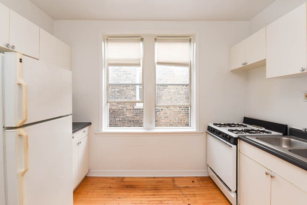 3038 W Wellington Ave #3 - Photo 3 of 21