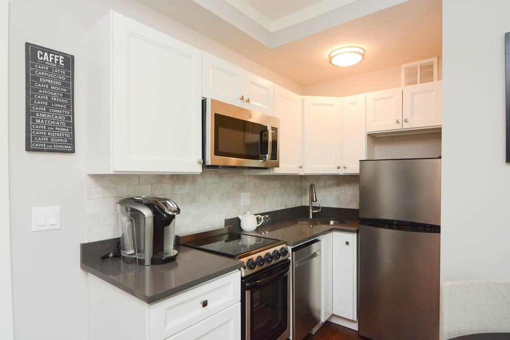 640 W Wrightwood Ave #412 - Photo 2 of 18