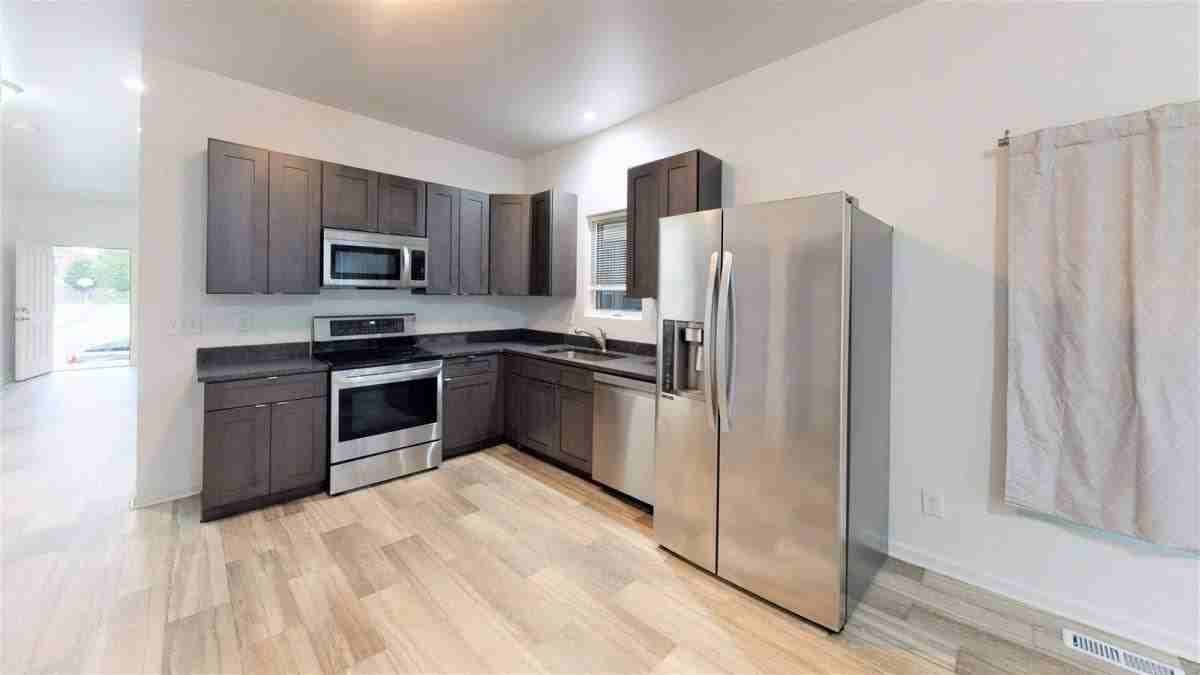 417 E 18th Ave - Photo 3 of 10