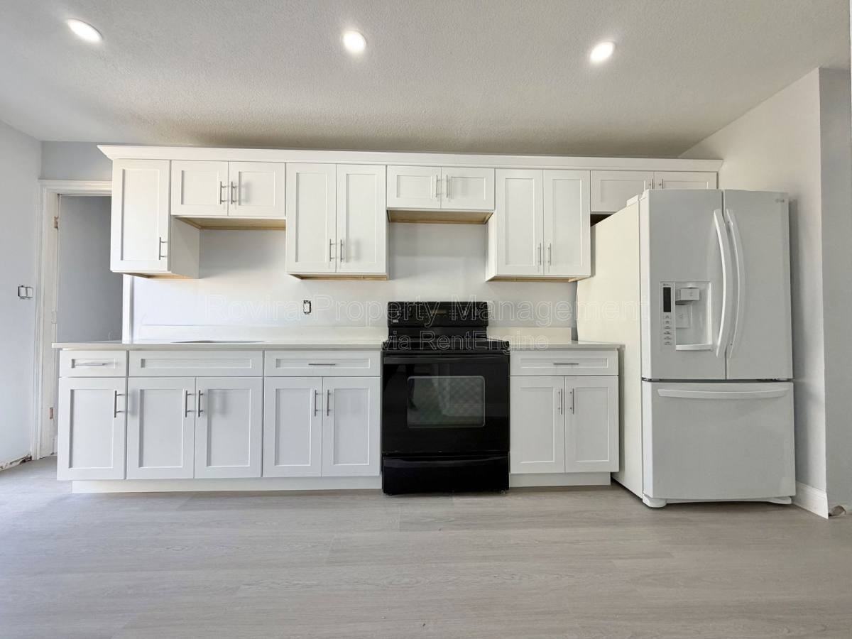 813 Suwannee Dr #2 - Photo 2 of 9