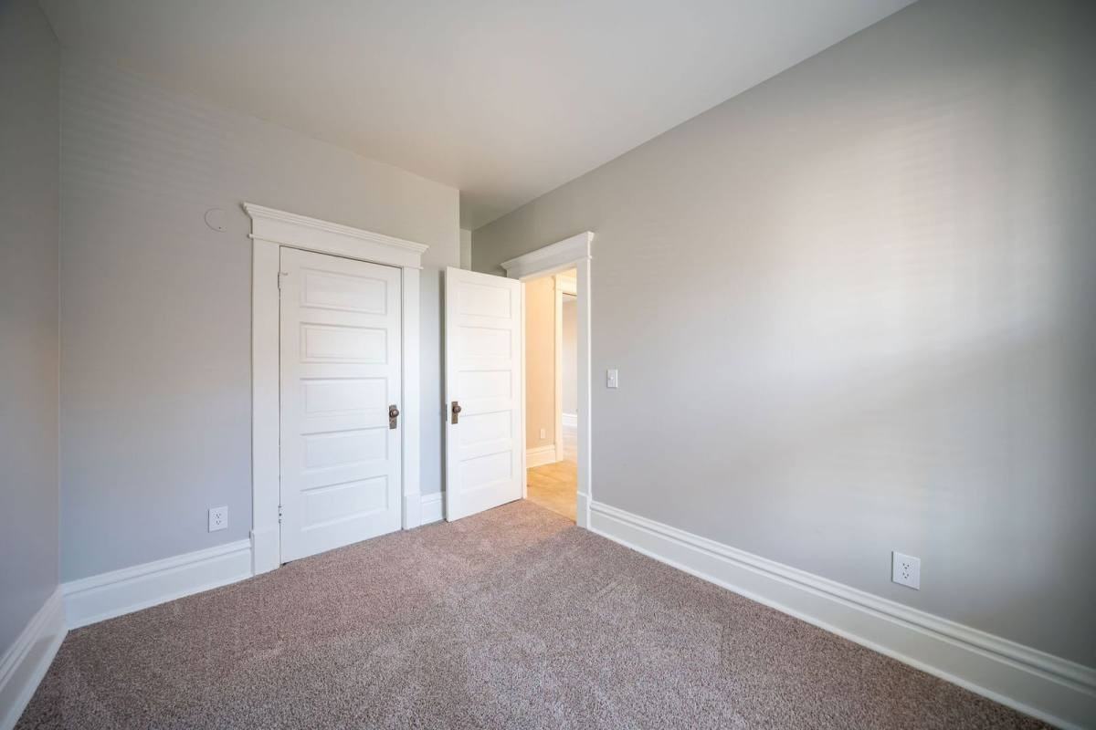 952 Delaware Ave - Photo 3 of 9