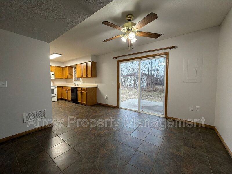 1257 Trimble St - Photo 3 of 18