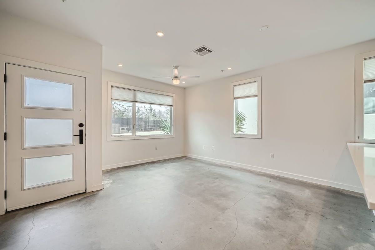 1931 E 38th 1 2 St #51 - Photo 4 of 9