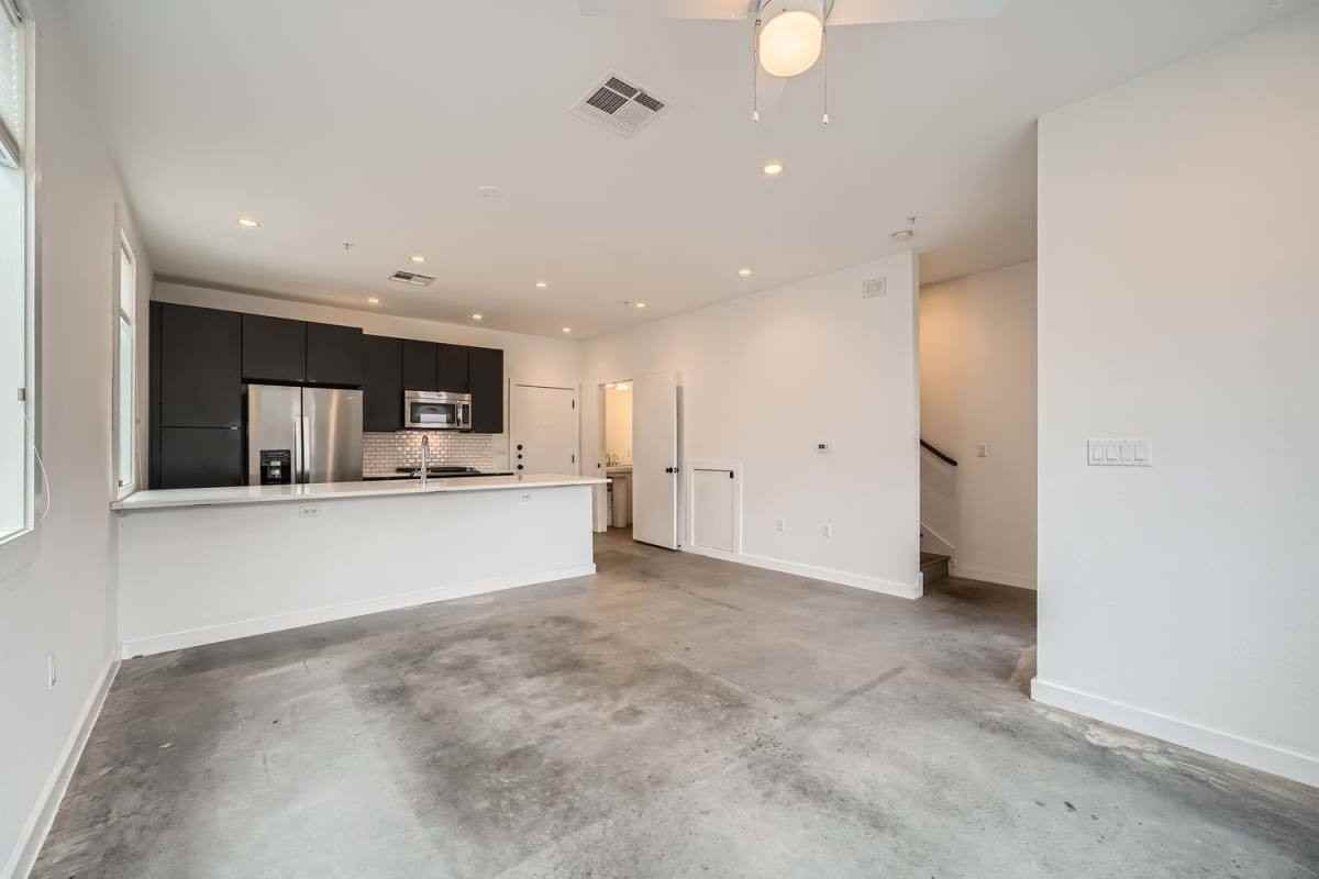 1931 E 38th 1 2 St #51 - Photo 5 of 9