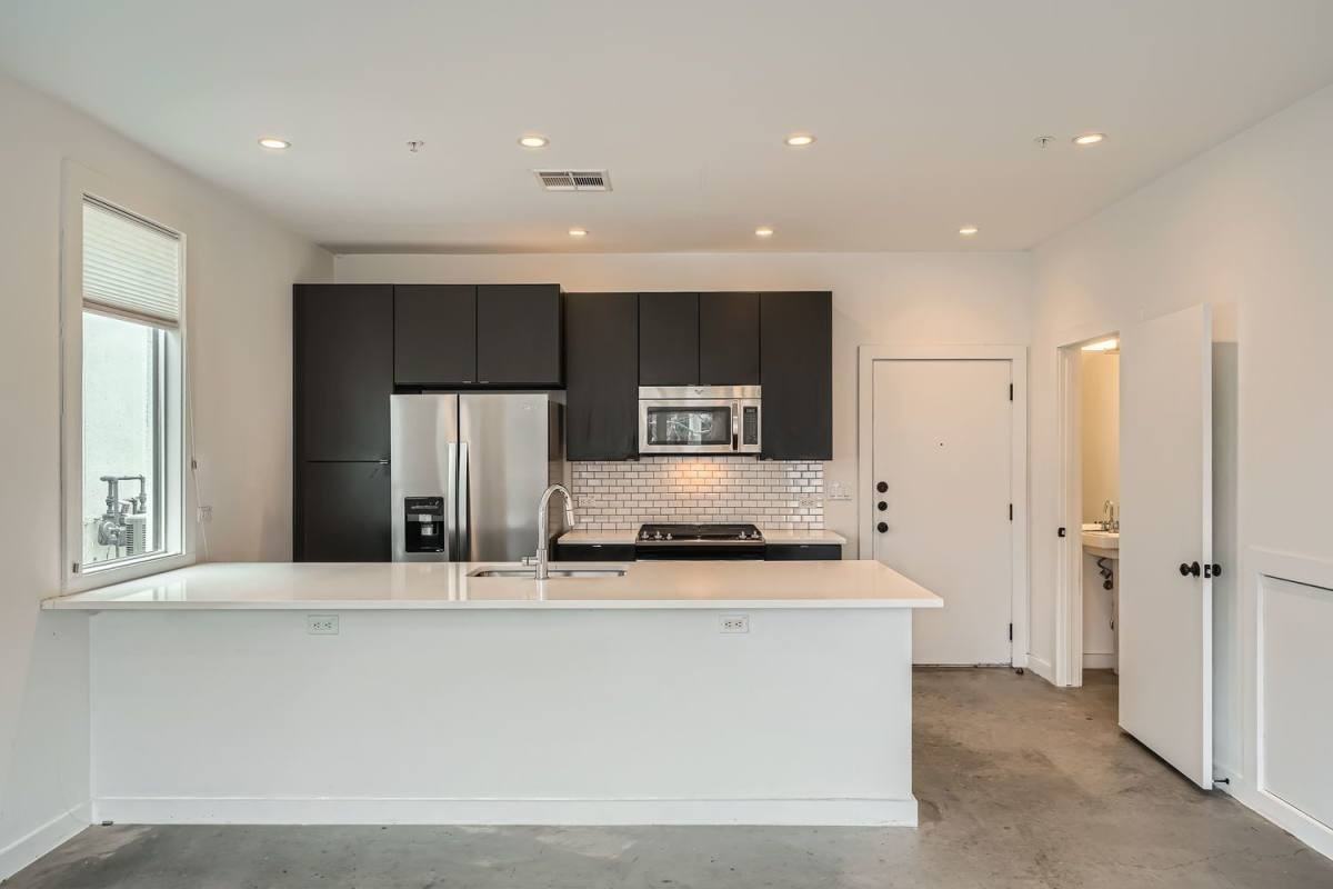 1931 E 38th 1 2 St #51 - Photo 7 of 9