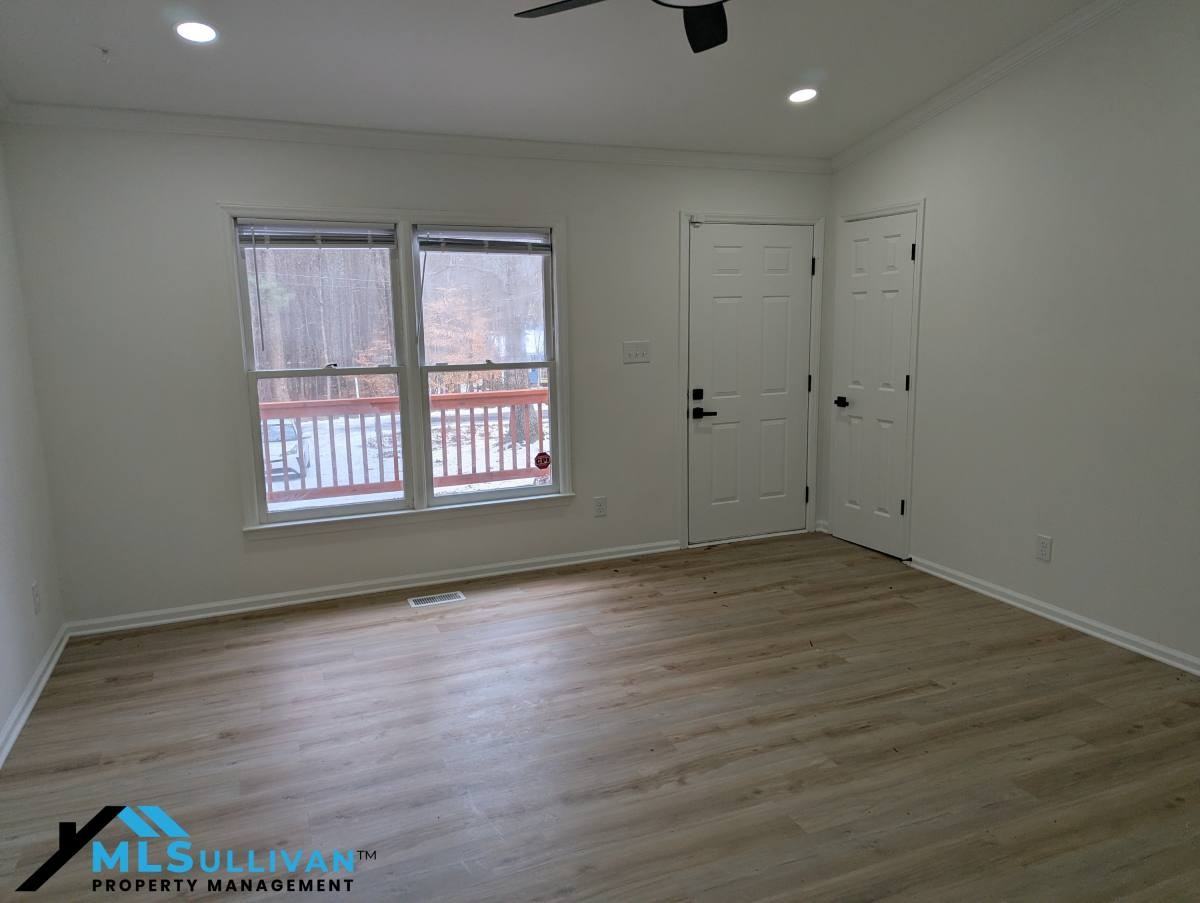 5802 Lillie Dr - Photo 2 of 10