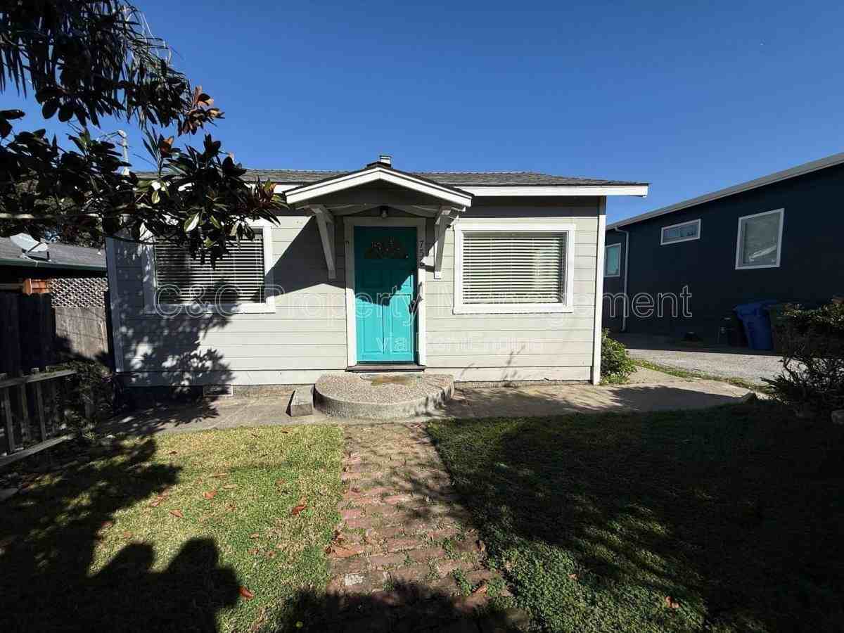 758 Lily St - Photo 2 of 10