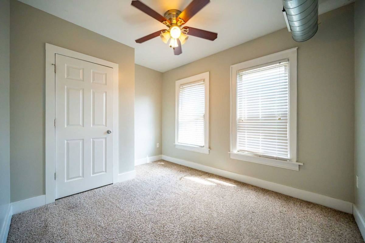 1645 N Pearl St - Photo 3 of 9