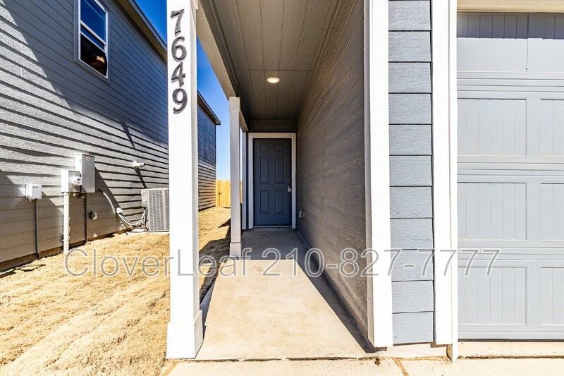 7649 Barcelo Way - Photo 4 of 32