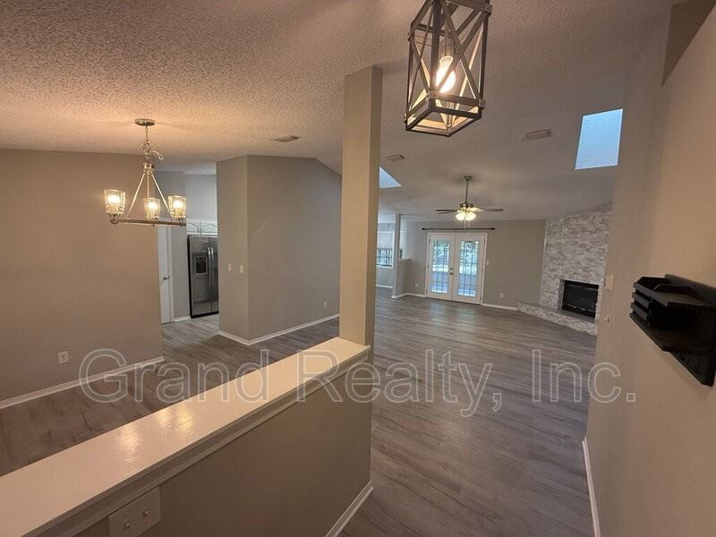 3965 Deerwood Cir - Photo 4 of 26