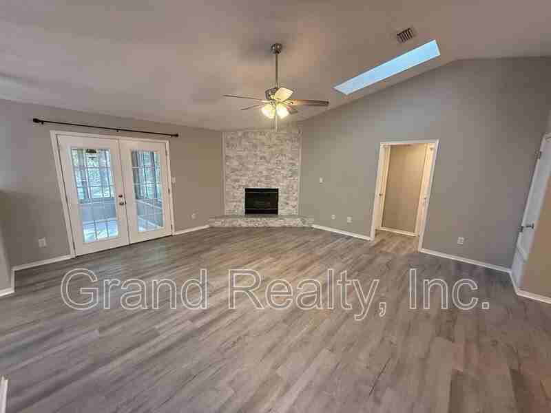 3965 Deerwood Cir - Photo 5 of 26