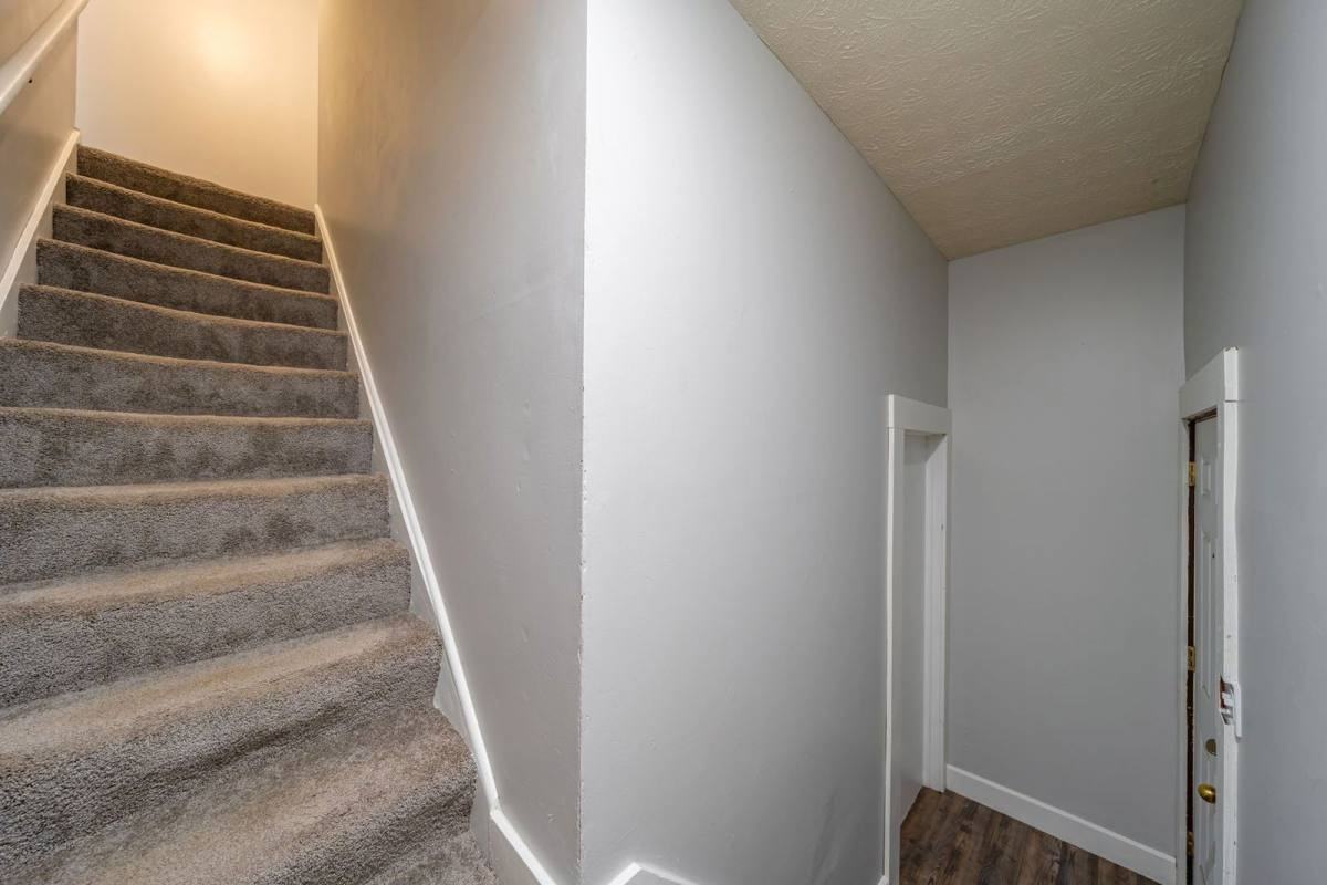 732 1 2 Neil Ave - Photo 2 of 9