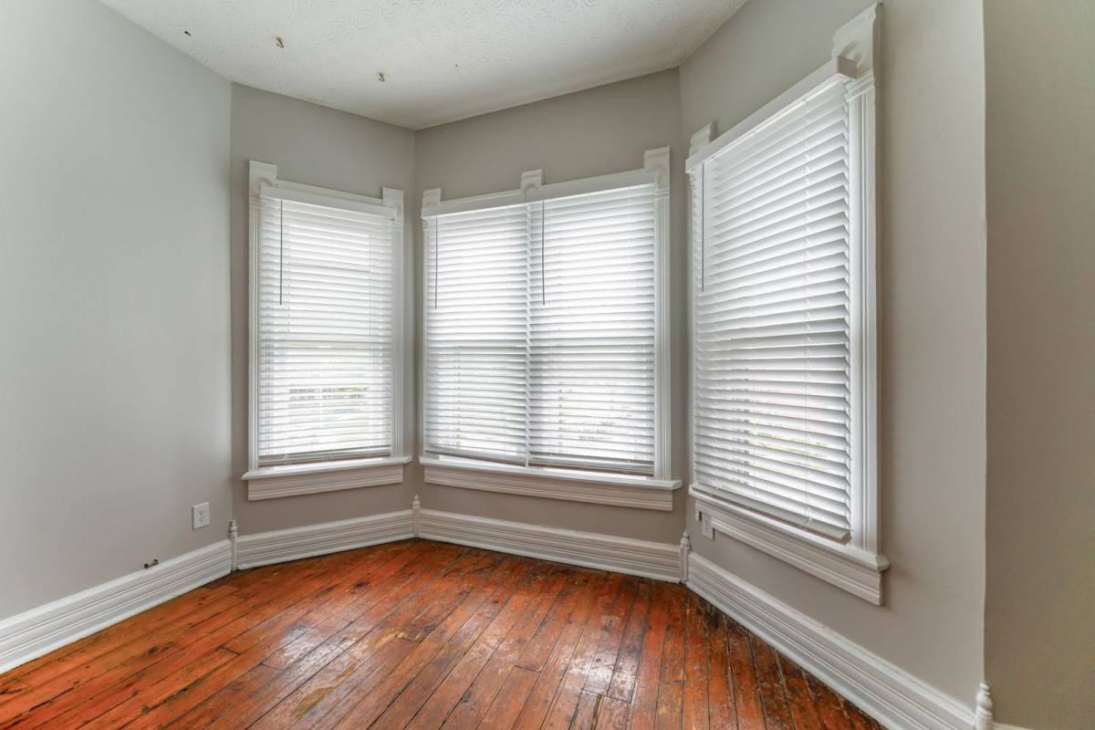 732 1 2 Neil Ave - Photo 4 of 9