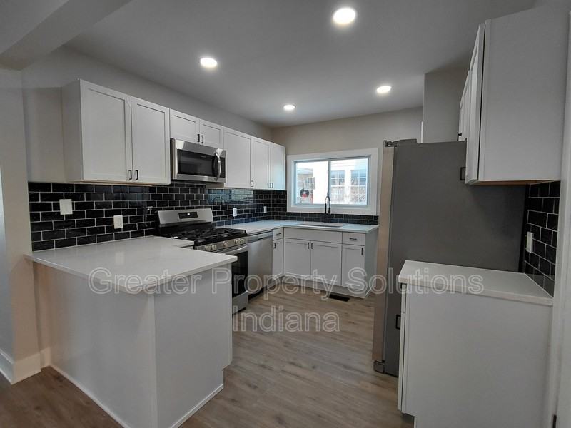 234 Fernwood St - Photo 5 of 12