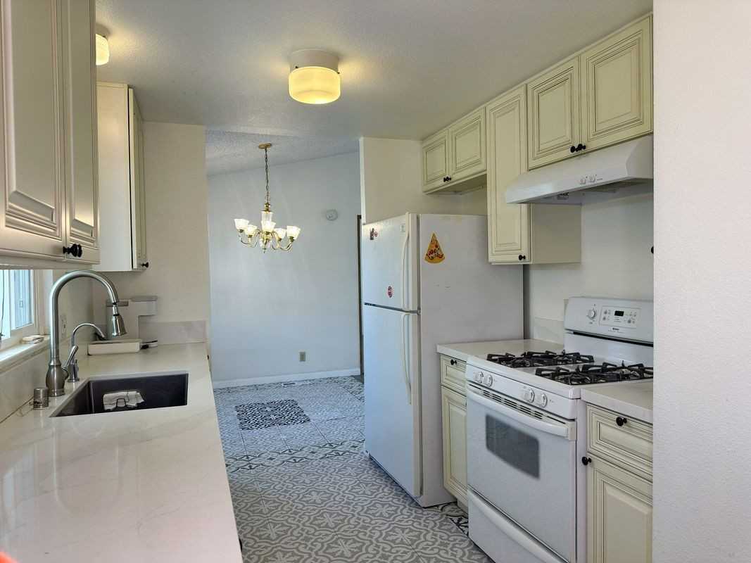 5750 Westfield St - Photo 5 of 17