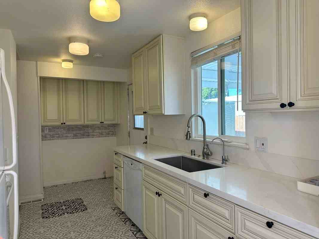 5750 Westfield St - Photo 6 of 17