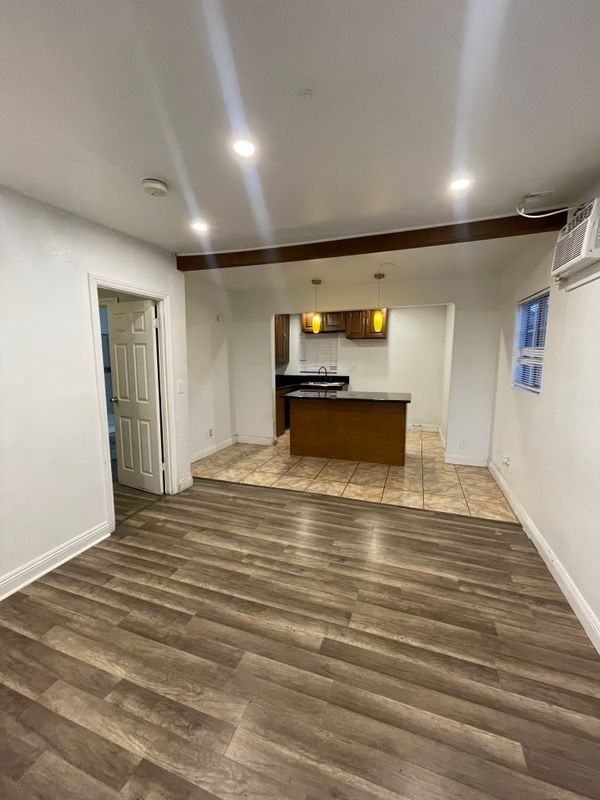 727 W 101st St - Photo 3 of 7