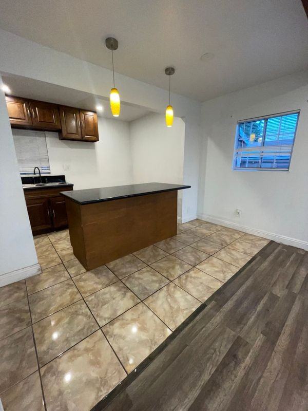 727 W 101st St - Photo 4 of 7