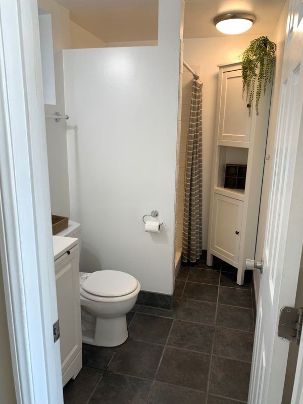 2429 Euclid Cres E - Photo 6 of 15