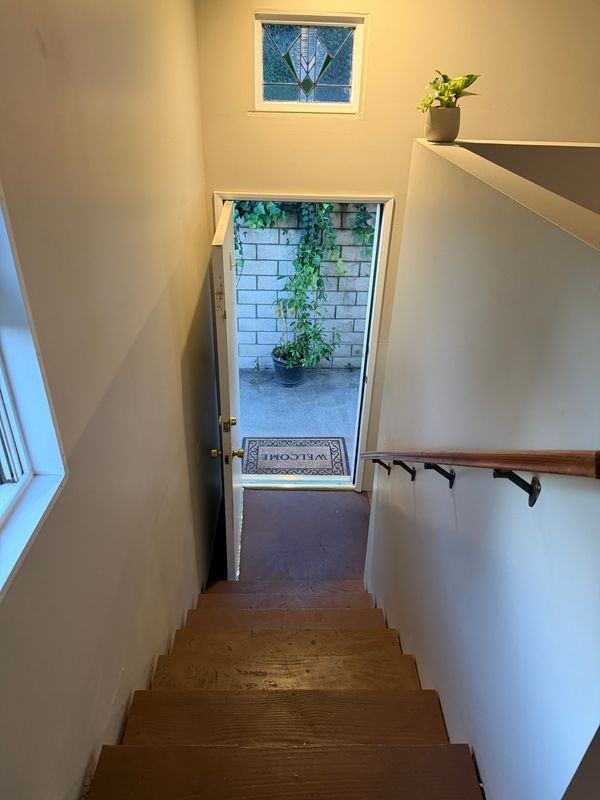 2429 Euclid Cres E - Photo 7 of 15