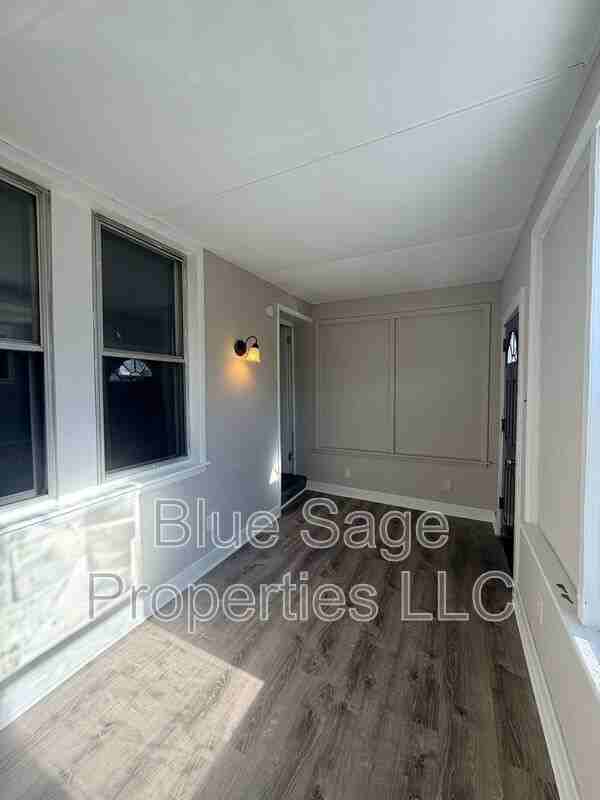 425 Pusey Ave - Photo 3 of 32