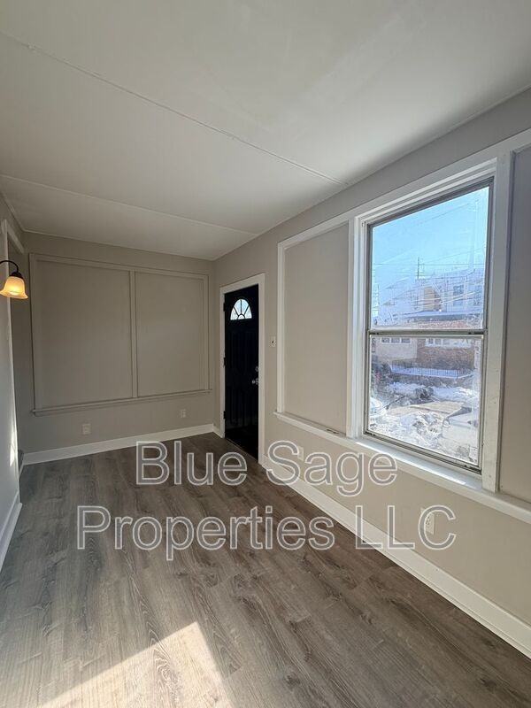 425 Pusey Ave - Photo 4 of 32