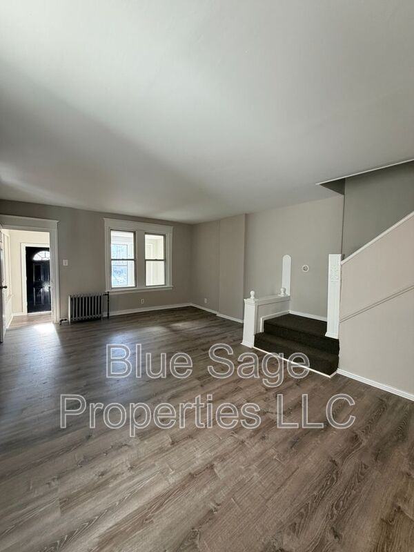 425 Pusey Ave - Photo 7 of 32