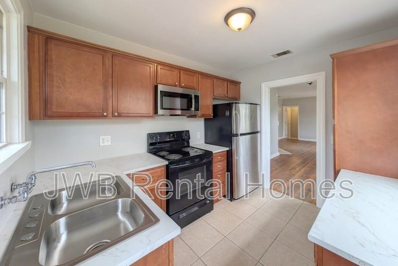 1220 Glen Laura Rd - Photo 2 of 17