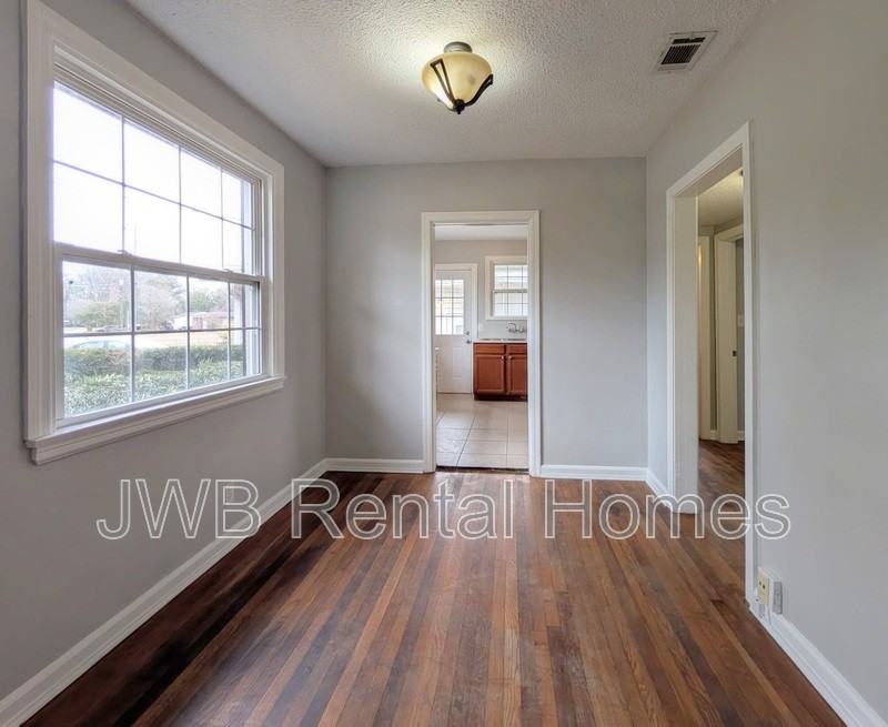 1220 Glen Laura Rd - Photo 4 of 17