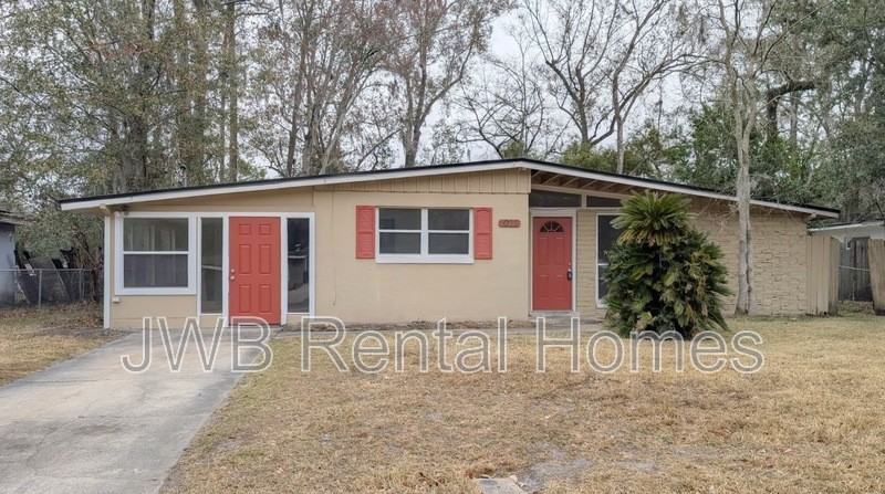 1023 Le Brun Dr - Photo 2 of 20