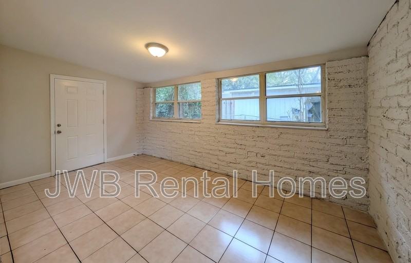 1023 Le Brun Dr - Photo 6 of 20